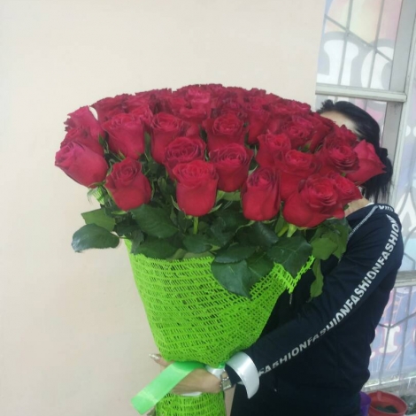 Букет 55 красных роз "Эквадор"
